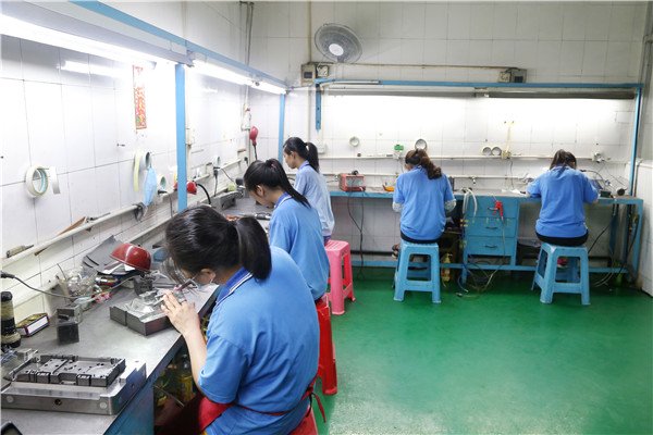 Precision grinding and mold assembly station
